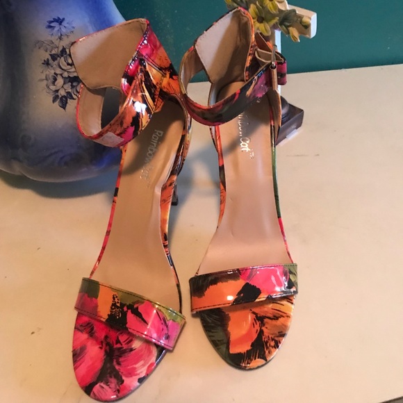 Heels - Picture 4 of 4